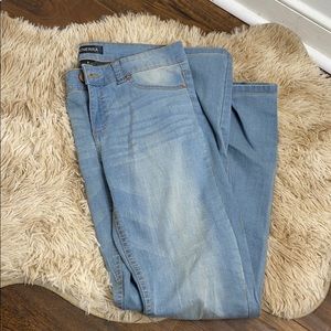 Light wash skinny jeggings